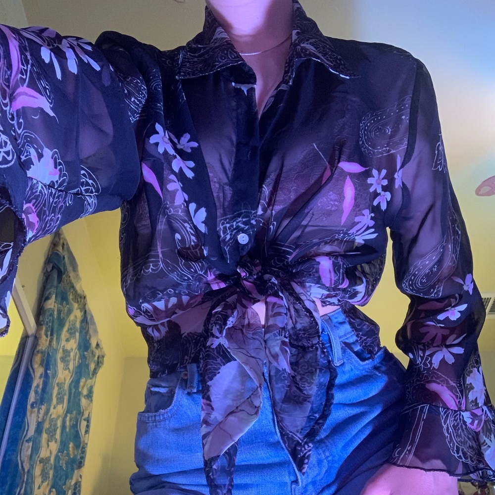 Long sleeve black floral button up 🌷✨